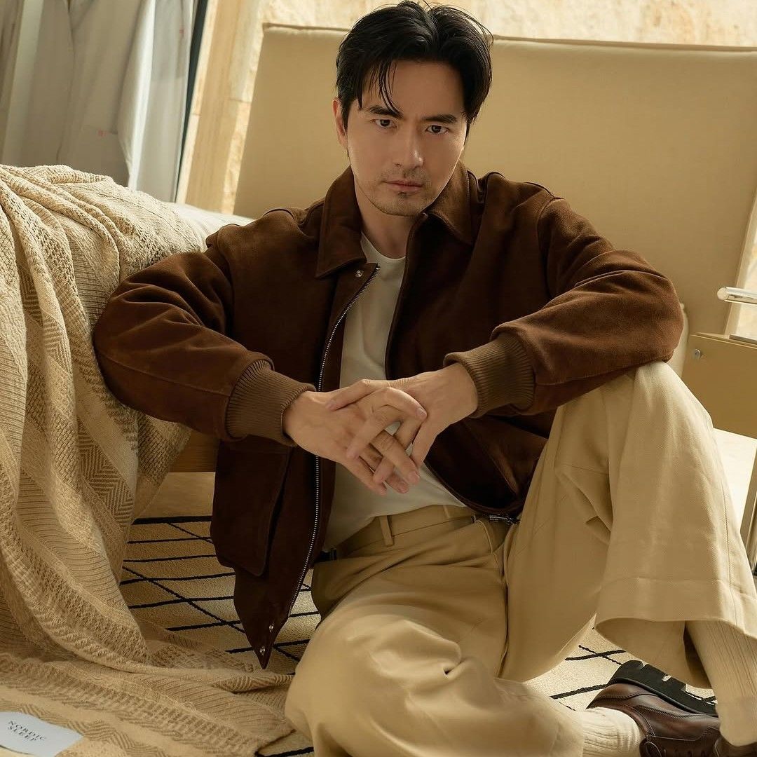 Behind-the-scenes cut of Lee Jinwook