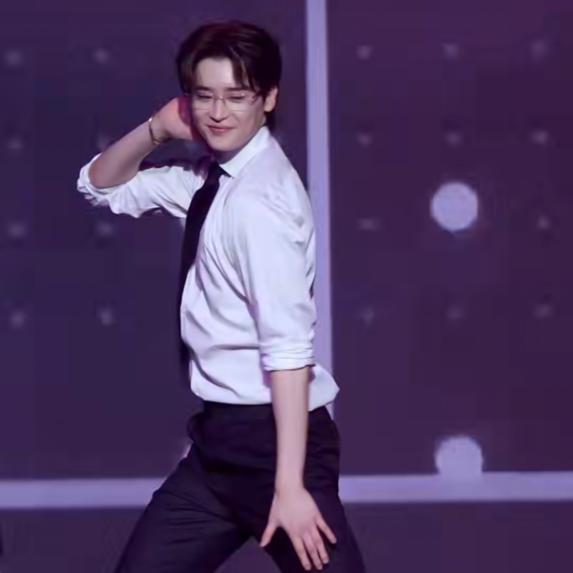 Behind-the-scenes cut of Lee Jongsuk