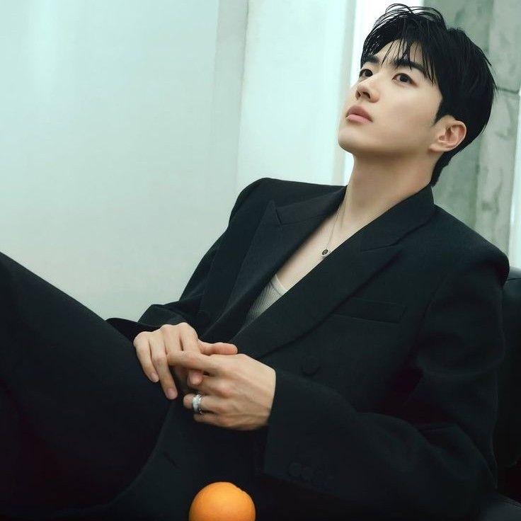 Behind-the-scenes cut of Kang Hoon