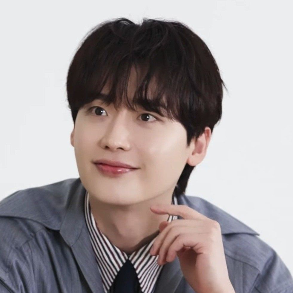 Recent activity shot of Lee Jongsuk