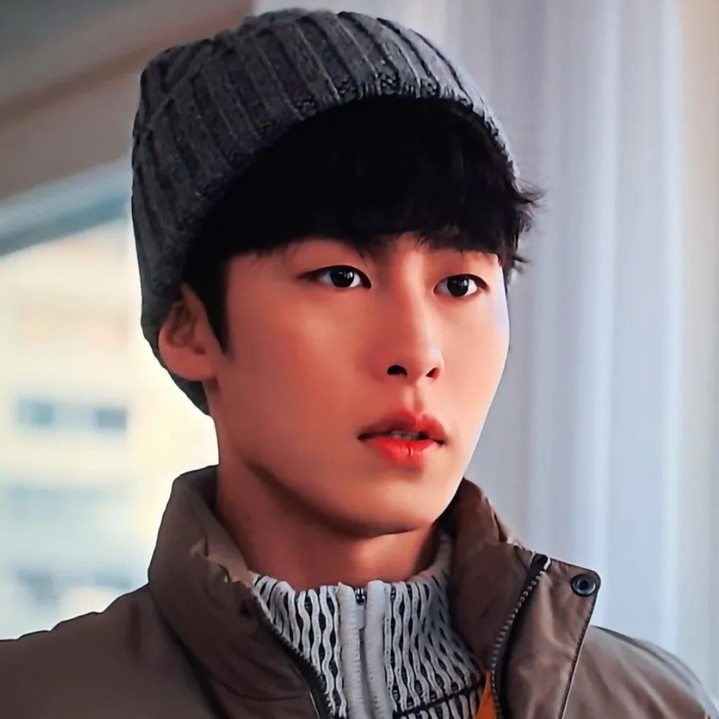 A moment captured by a fan of Lee Jaewook