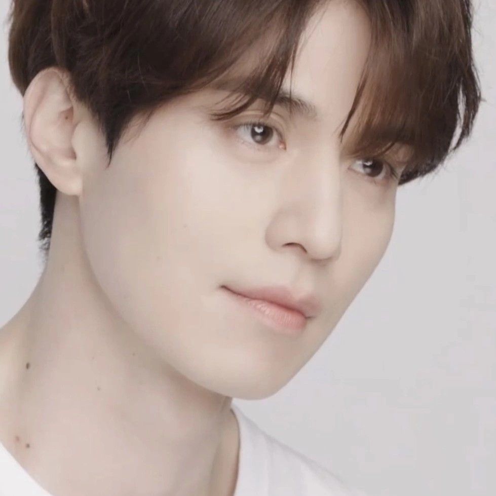 Behind-the-scenes cut of Lee Dongwook