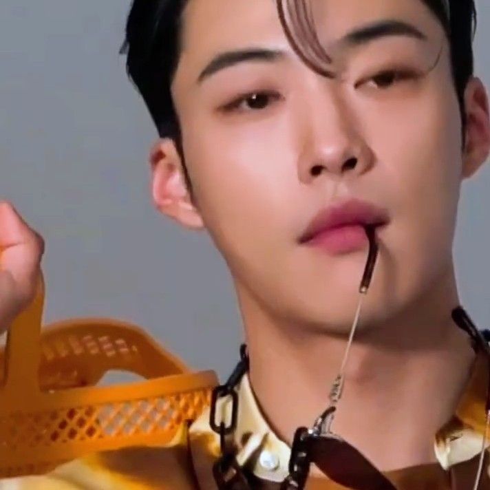 Behind-the-scenes cut of Woo Dohwan