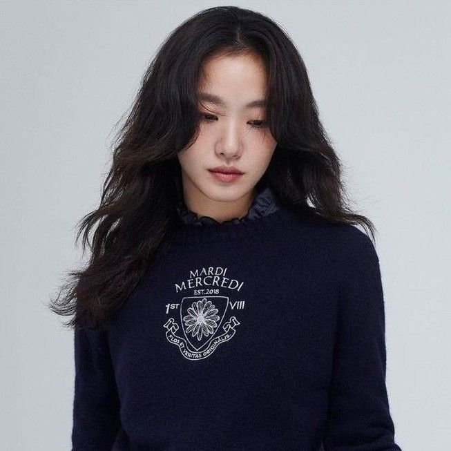 キム・ゴウンのビハインドカット