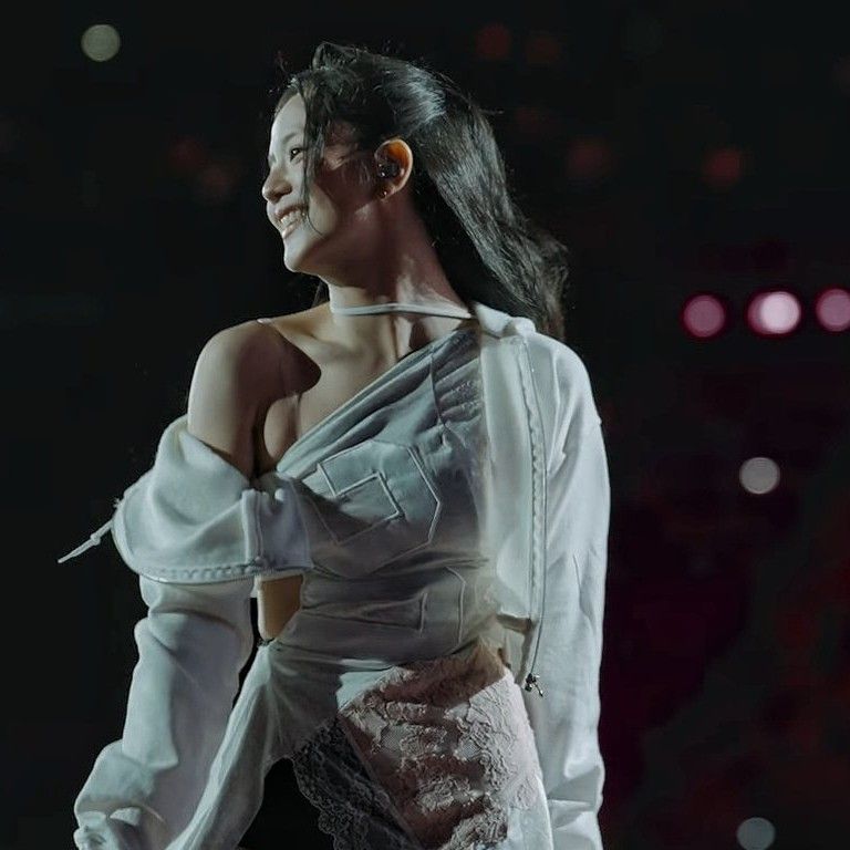 Latest photo of Jisoo (1995)