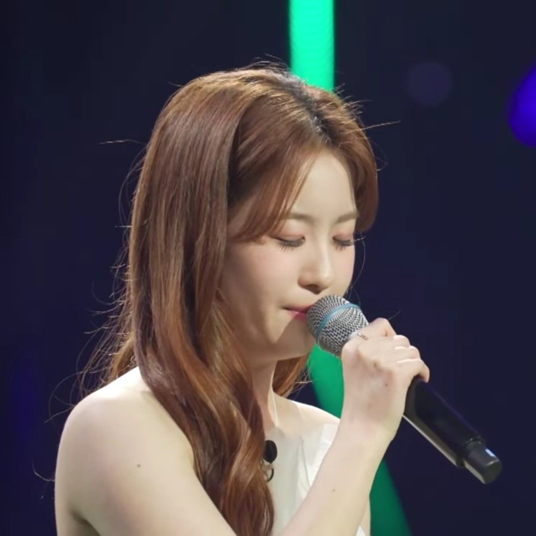 Behind-the-scenes cut of Oh Yujin