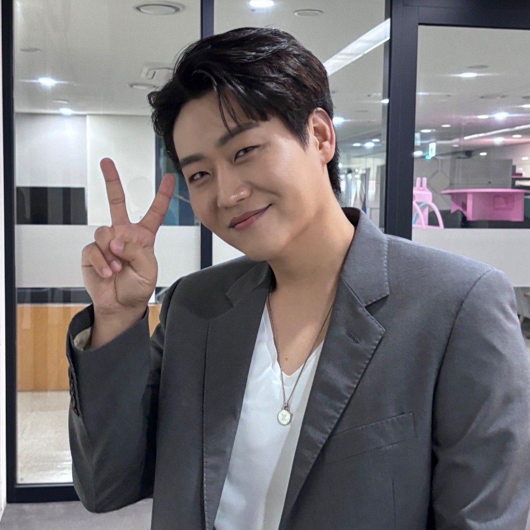 Behind-the-scenes cut of Min Soohyun