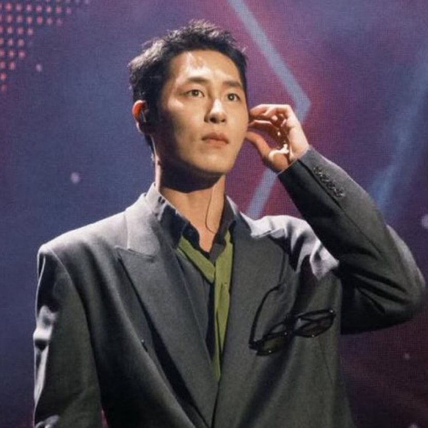 A moment captured by a fan of Lee Jaewook