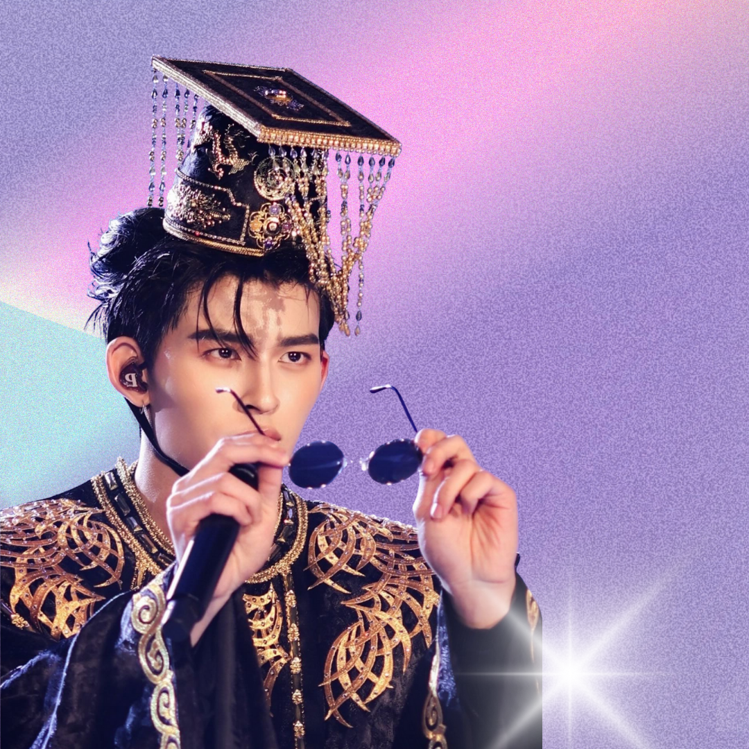 A moment captured by a fan of Pond Naravit Lertratkosum