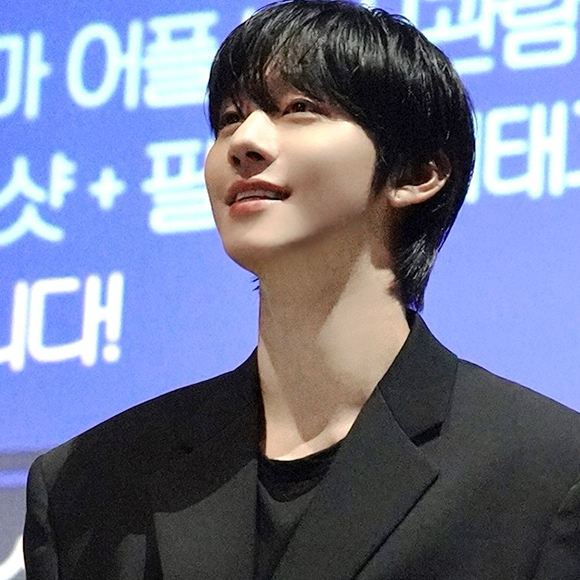 A moment captured by a fan of Ahn Hyoseop