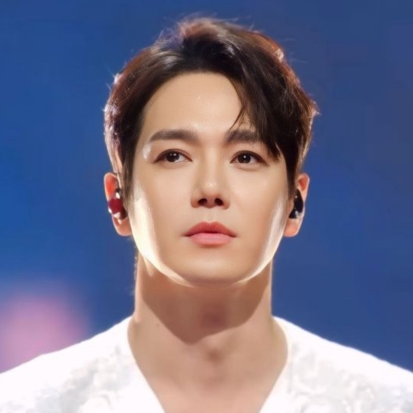 Behind-the-scenes cut of Hwanhee