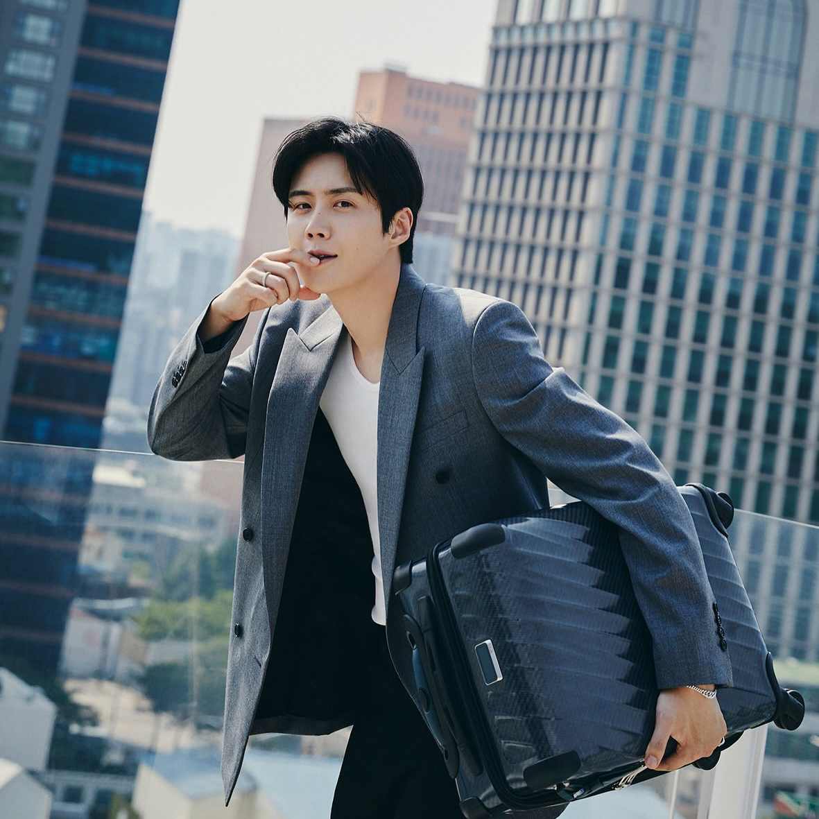 Behind-the-scenes cut of Kim Seonho