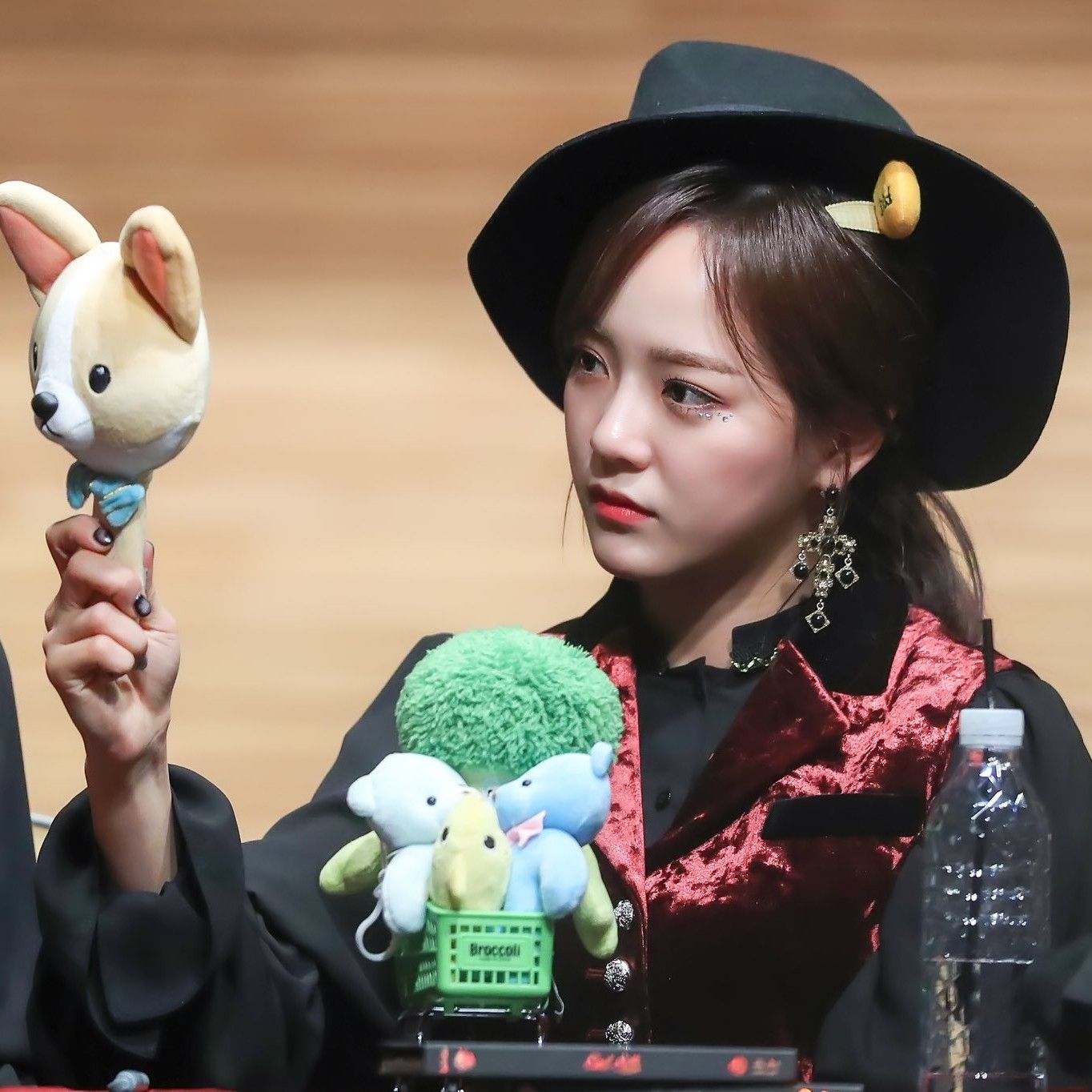 Behind-the-scenes cut of Kim Sejeong