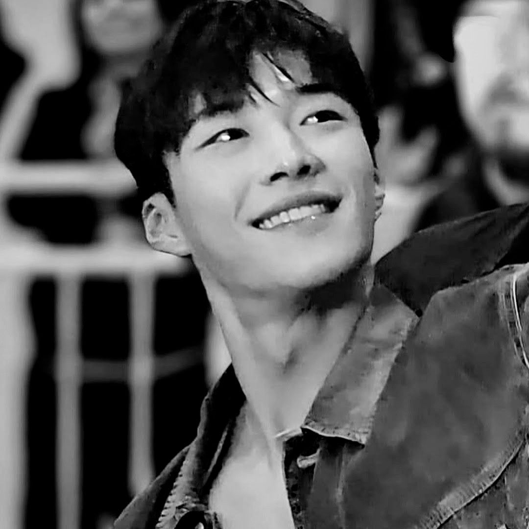 A moment captured by a fan of Woo Dohwan