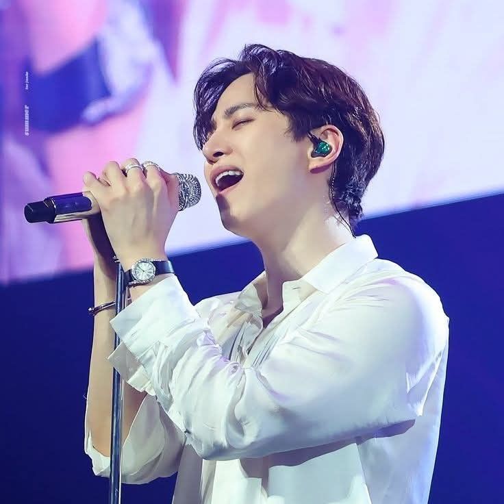 Behind-the-scenes cut of Lee Junho