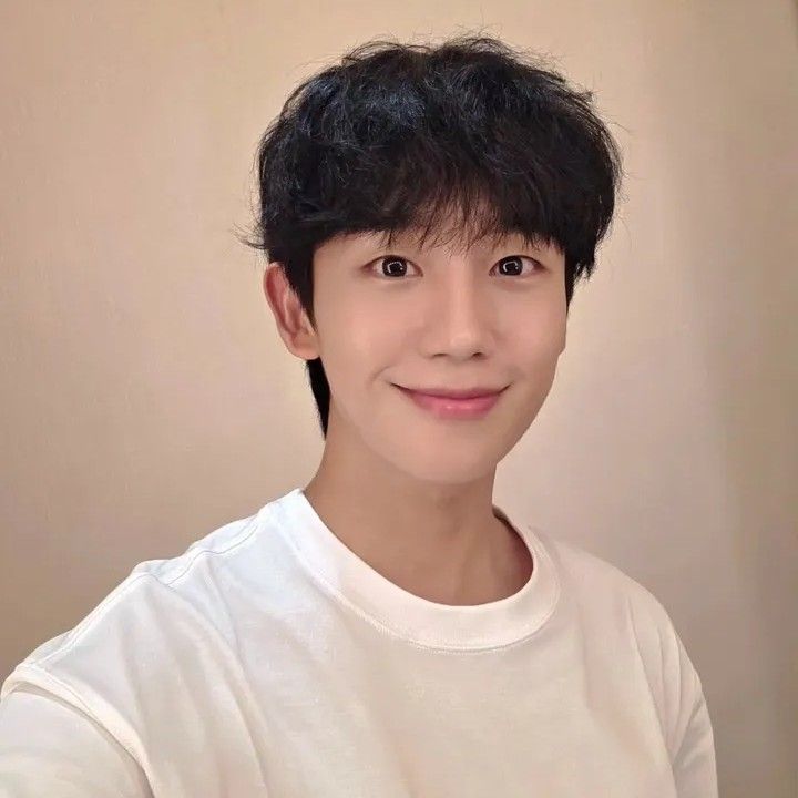 Behind-the-scenes cut of Jung Haein