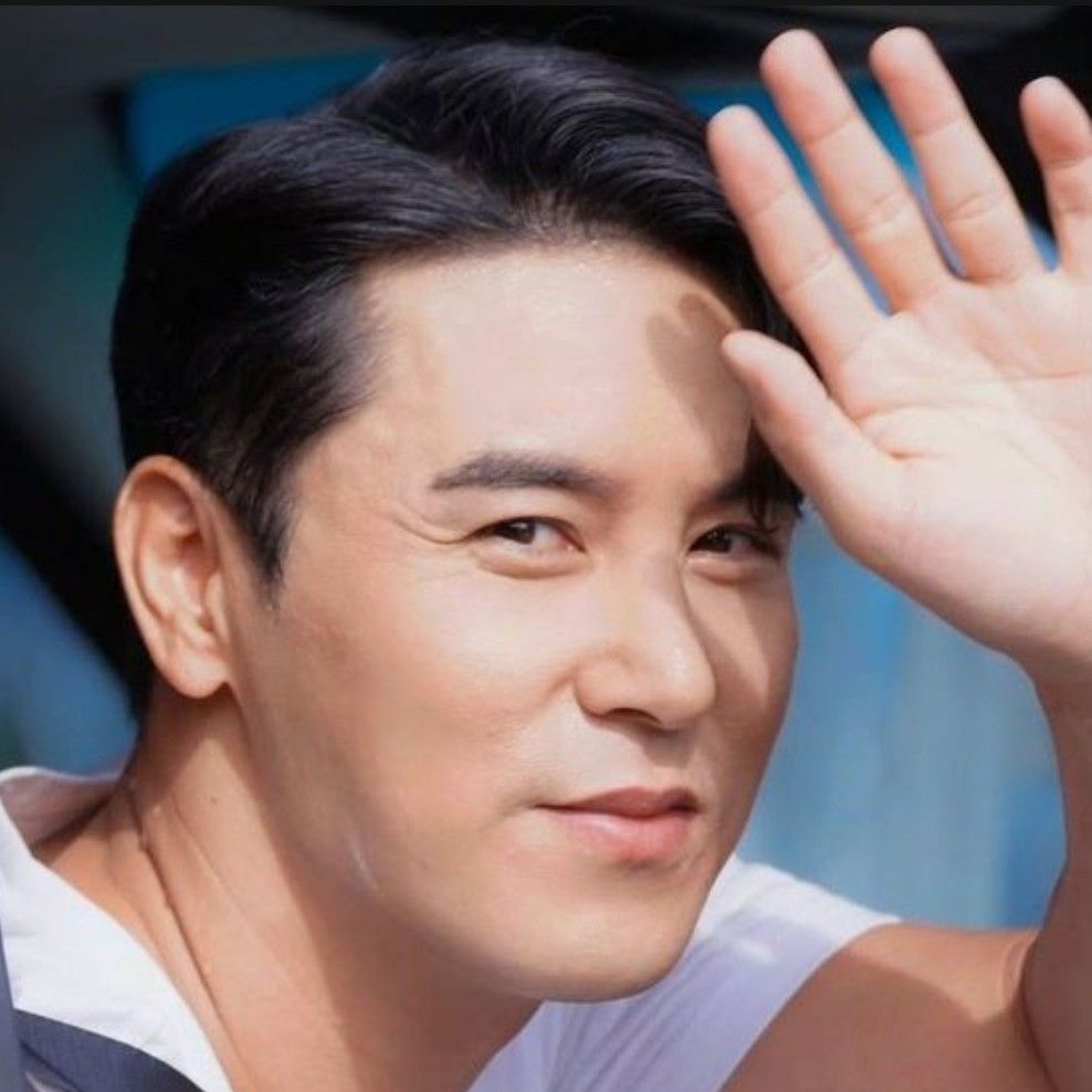 チャン・ミンホの最近の活動ショット