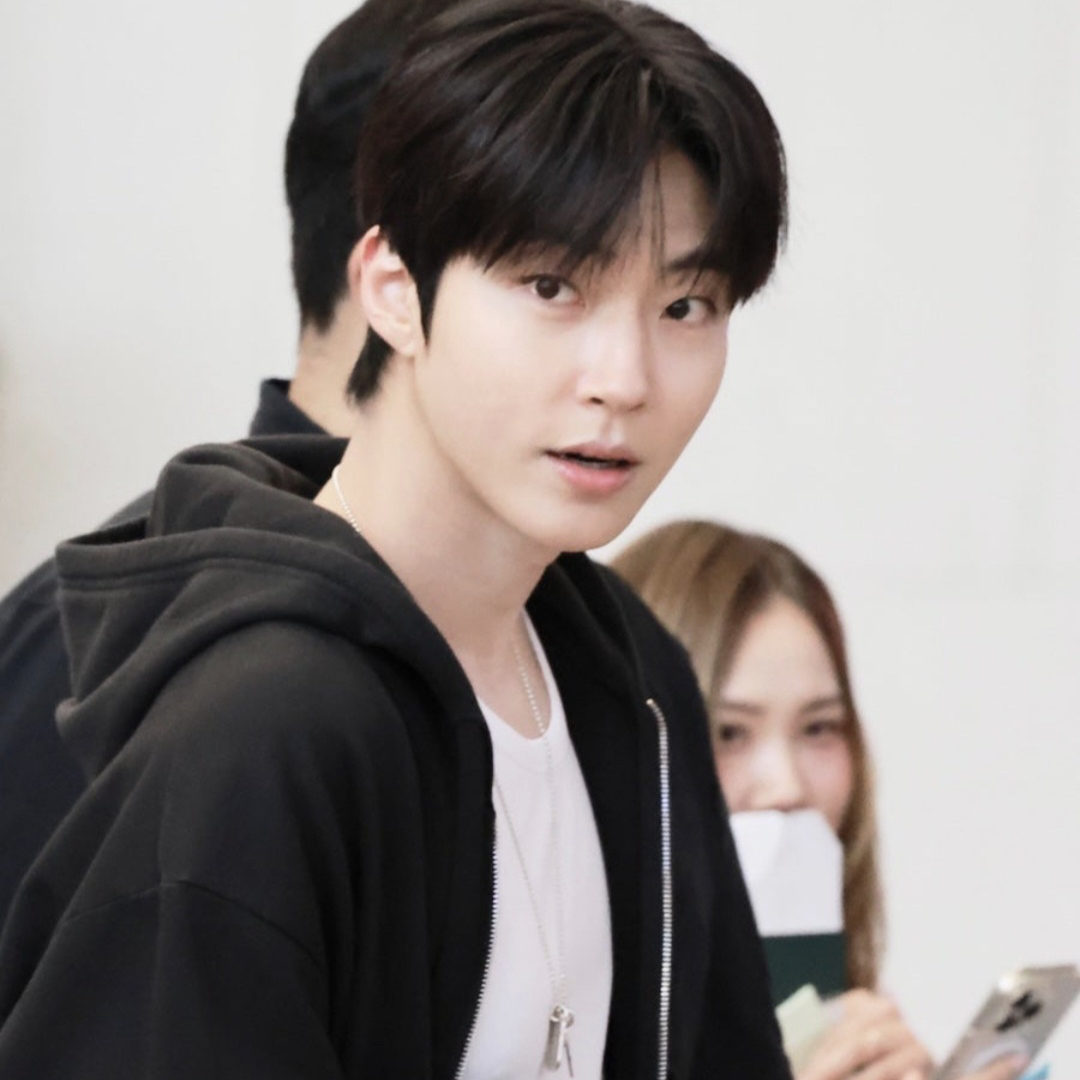 Behind-the-scenes cut of Hwang Inyoup