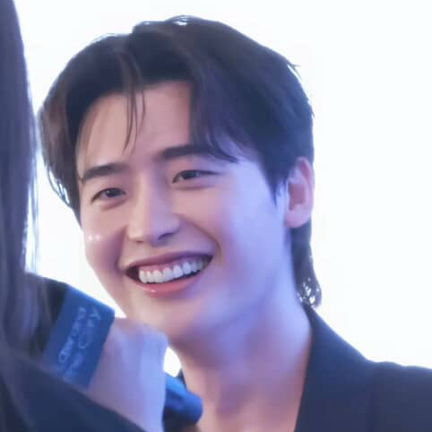 Recent activity shot of Lee Jongsuk