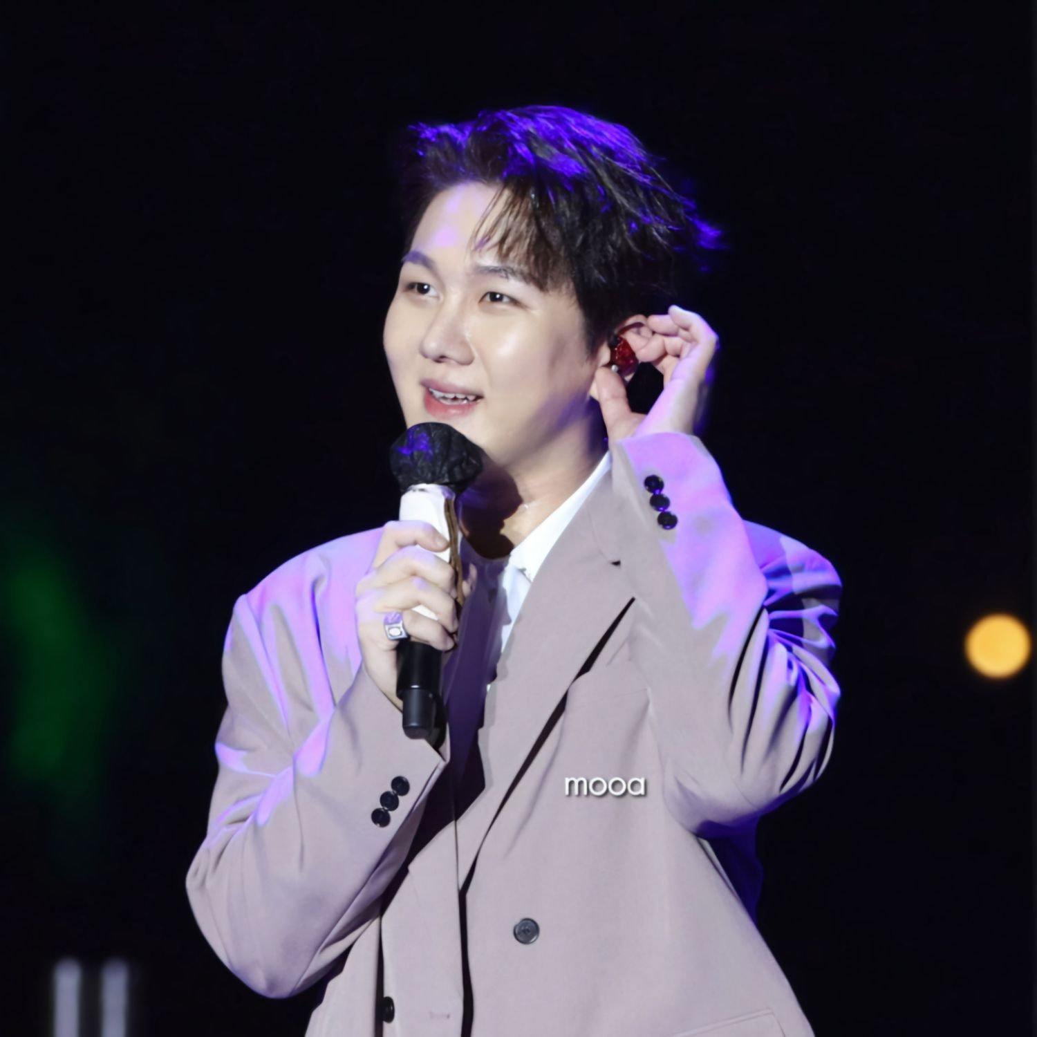 A moment captured by a fan of Kim Soochan