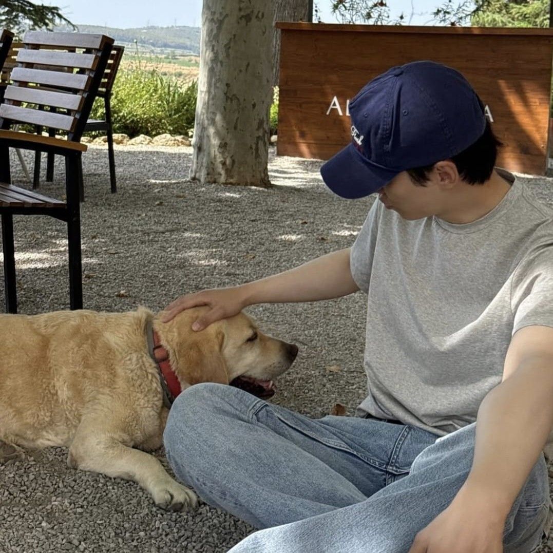 Behind-the-scenes cut of Lee Junho