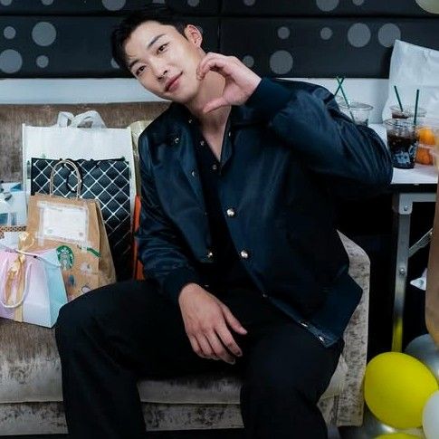 A moment captured by a fan of Woo Dohwan