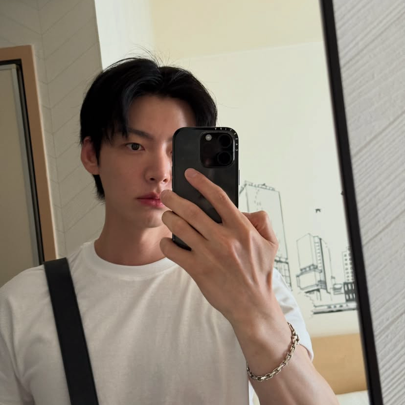 Behind-the-scenes cut of Ahn Jaehyun