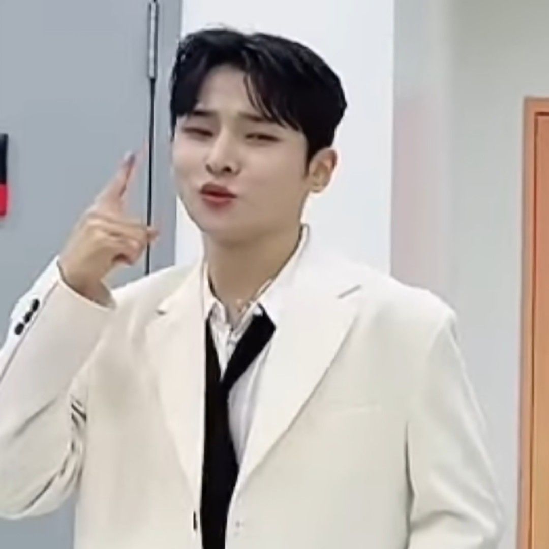 A moment captured by a fan of Seong Ri