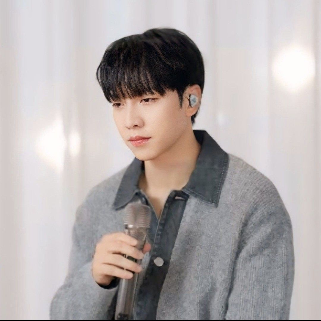 A moment captured by a fan of Lee Seunggi