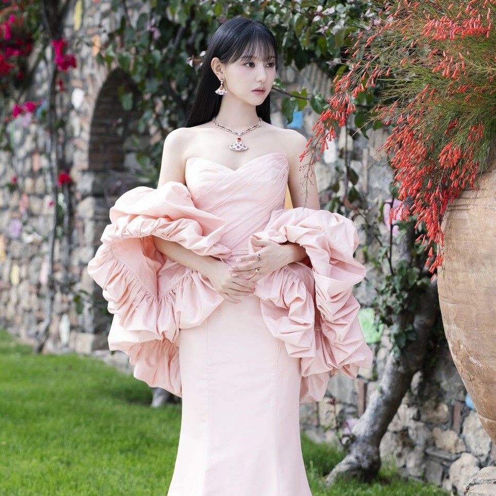 Behind-the-scenes cut of Kim Jiwon