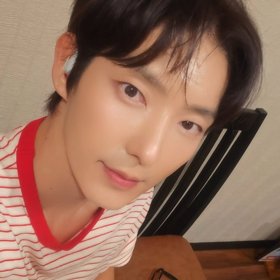 Behind-the-scenes cut of Lee Joongi