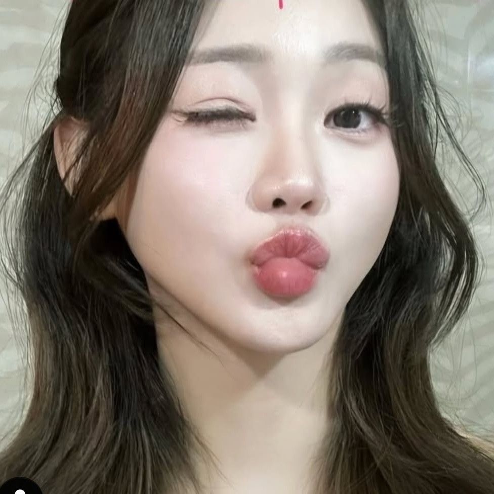 Recent activity shot of Hong Jiyoon