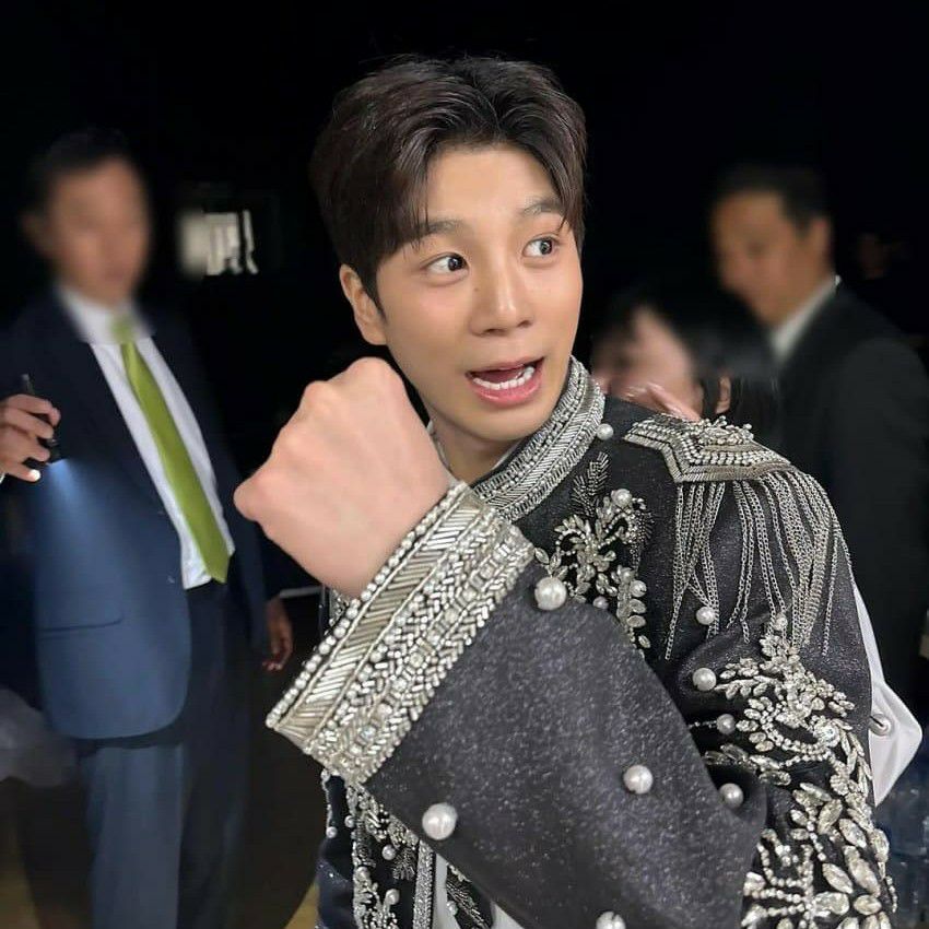 A moment captured by a fan of Jeong Dongwon