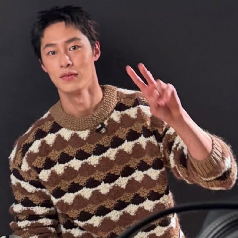 A moment captured by a fan of Lee Jaewook