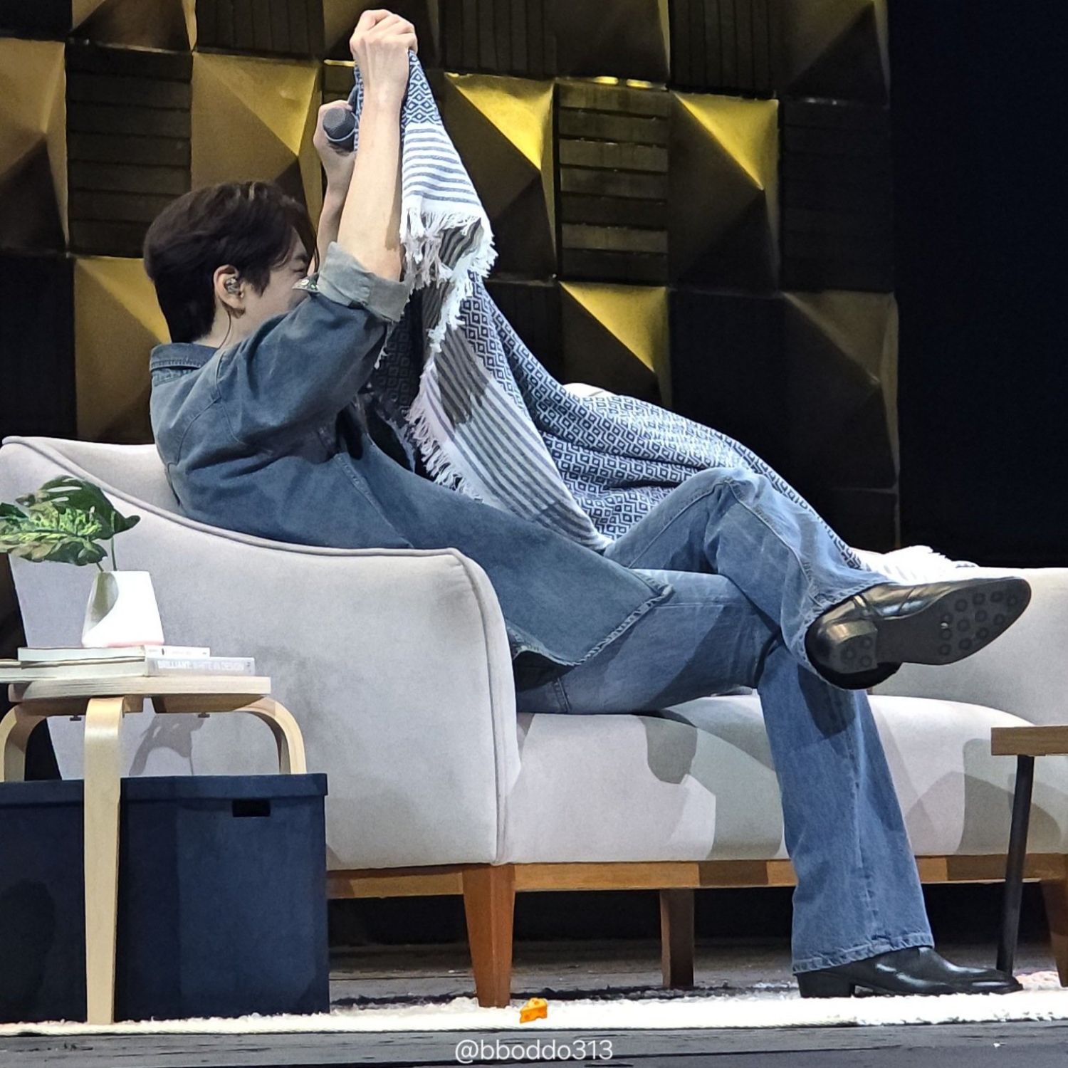 Behind-the-scenes cut of Lee Joonhyuk