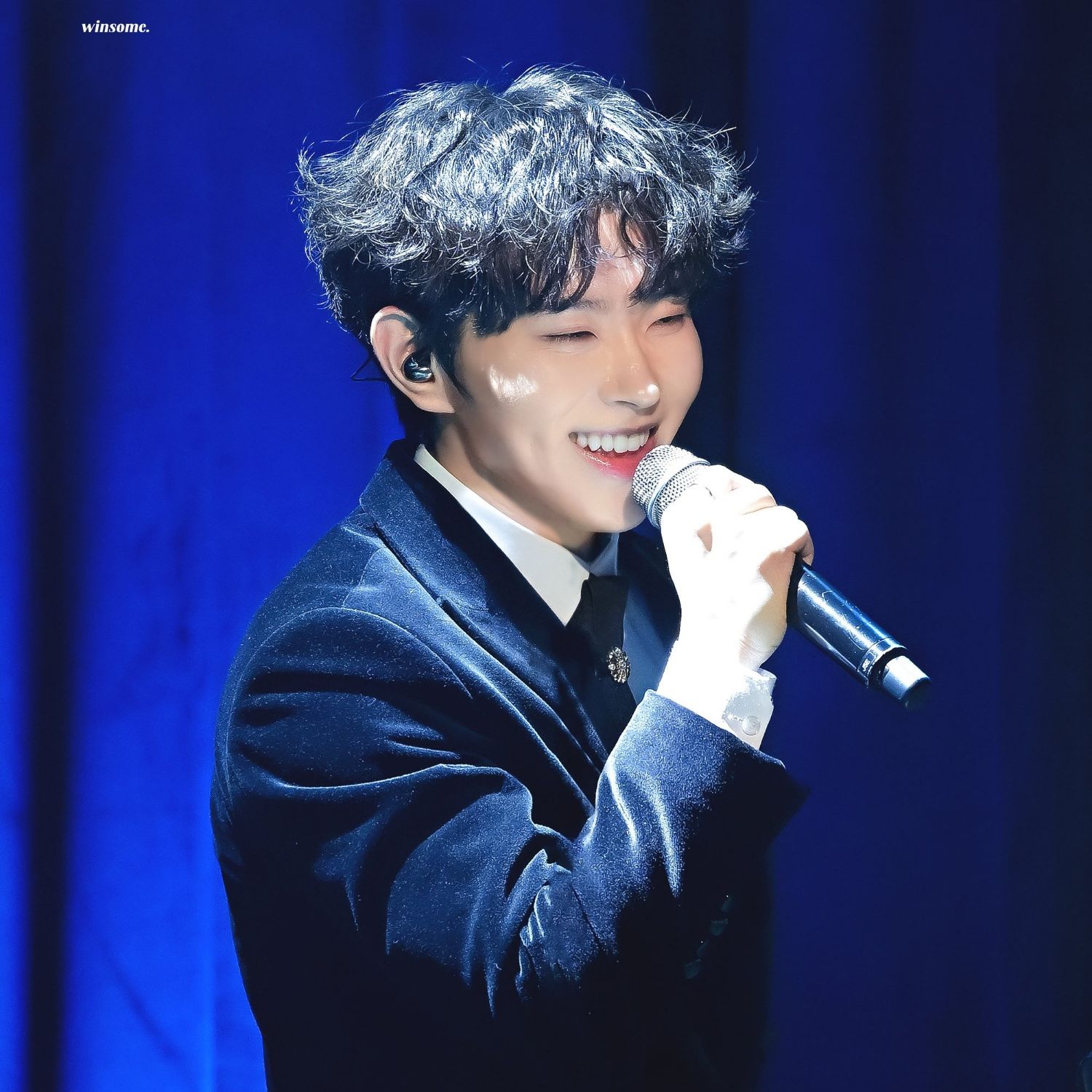 A moment captured by a fan of Lee Byeongchan