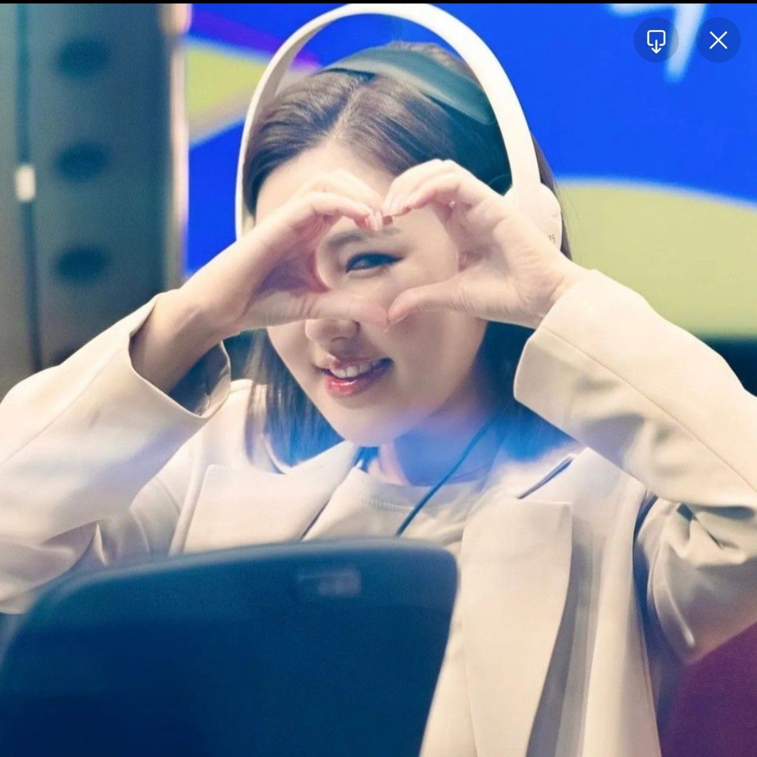Behind-the-scenes cut of Song Gain