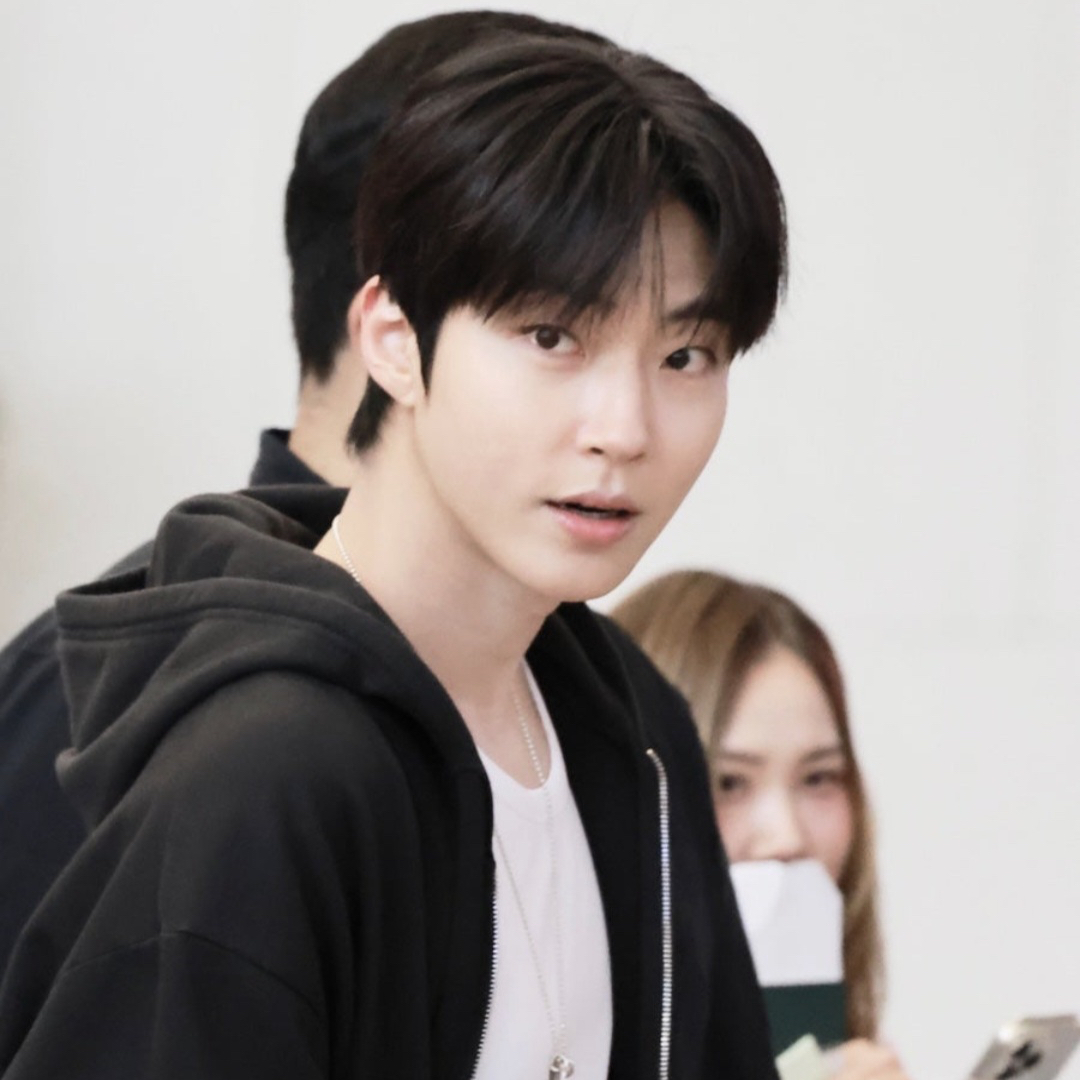 A moment captured by a fan of Hwang Inyoup