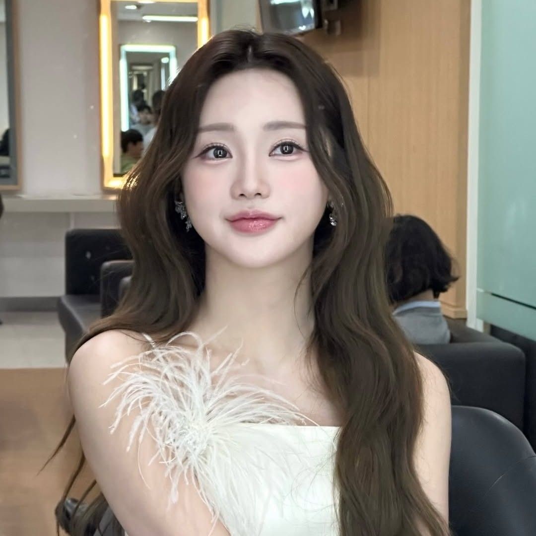 Recent activity shot of Hong Jiyoon