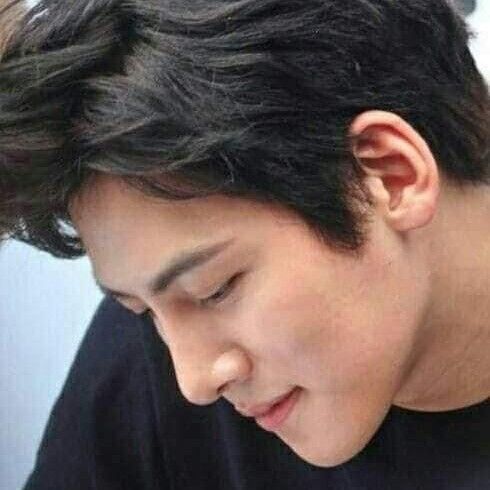 粉丝拍下的池昌旭瞬间