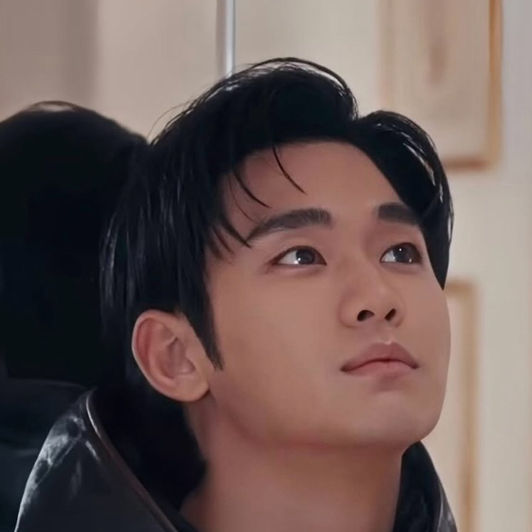 金秀賢的最新照片