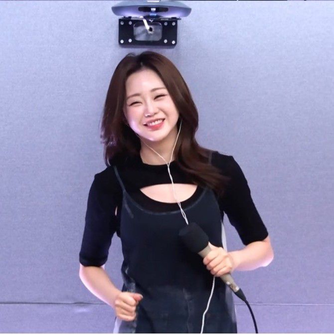 Recent activity shot of Hong Jiyoon