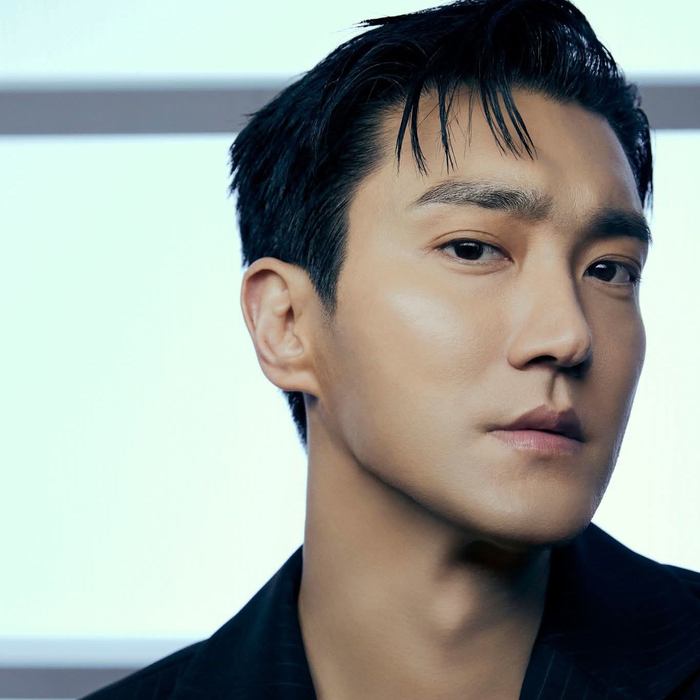 Recent activity shot of Choi Siwon