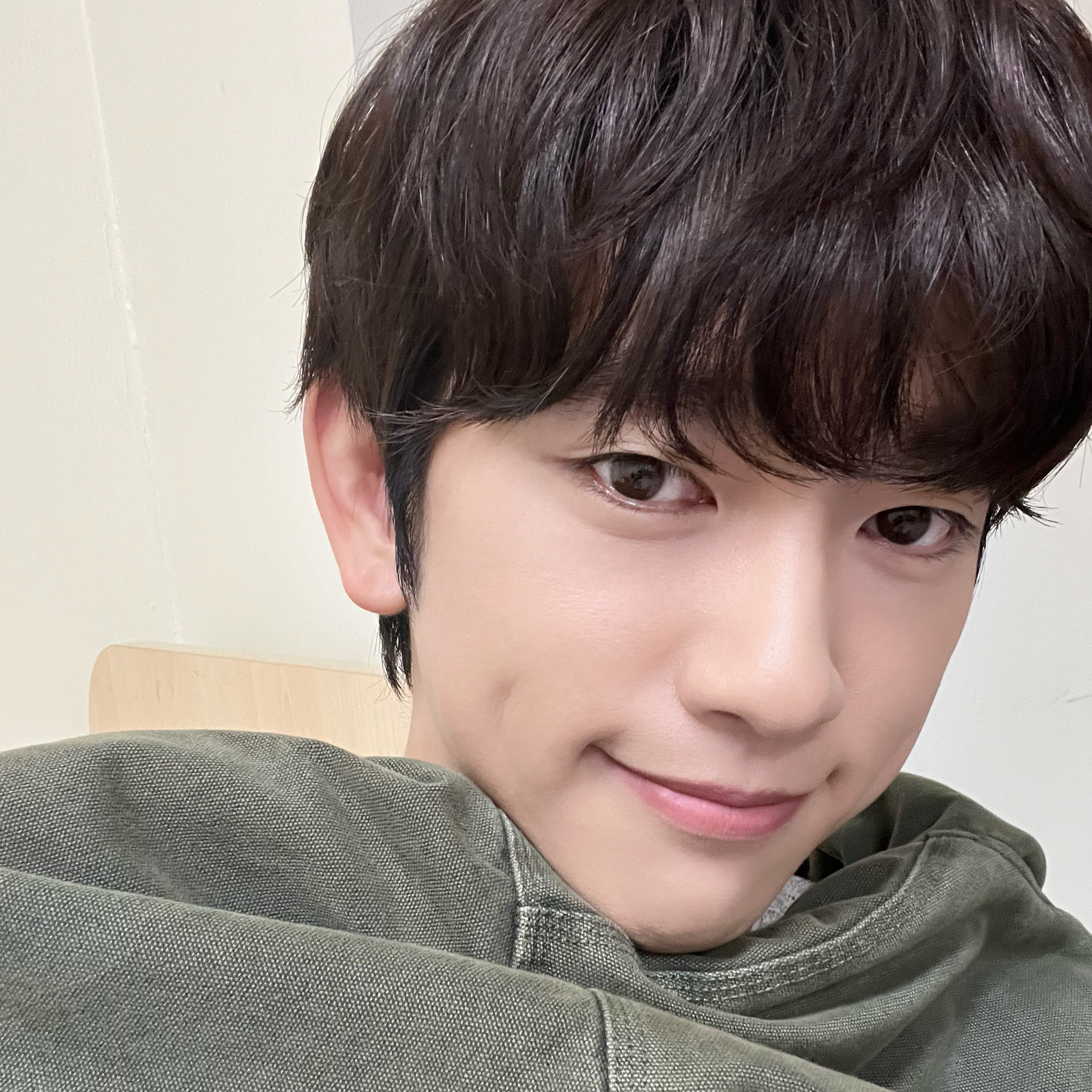 A moment captured by a fan of Park Jinyoung