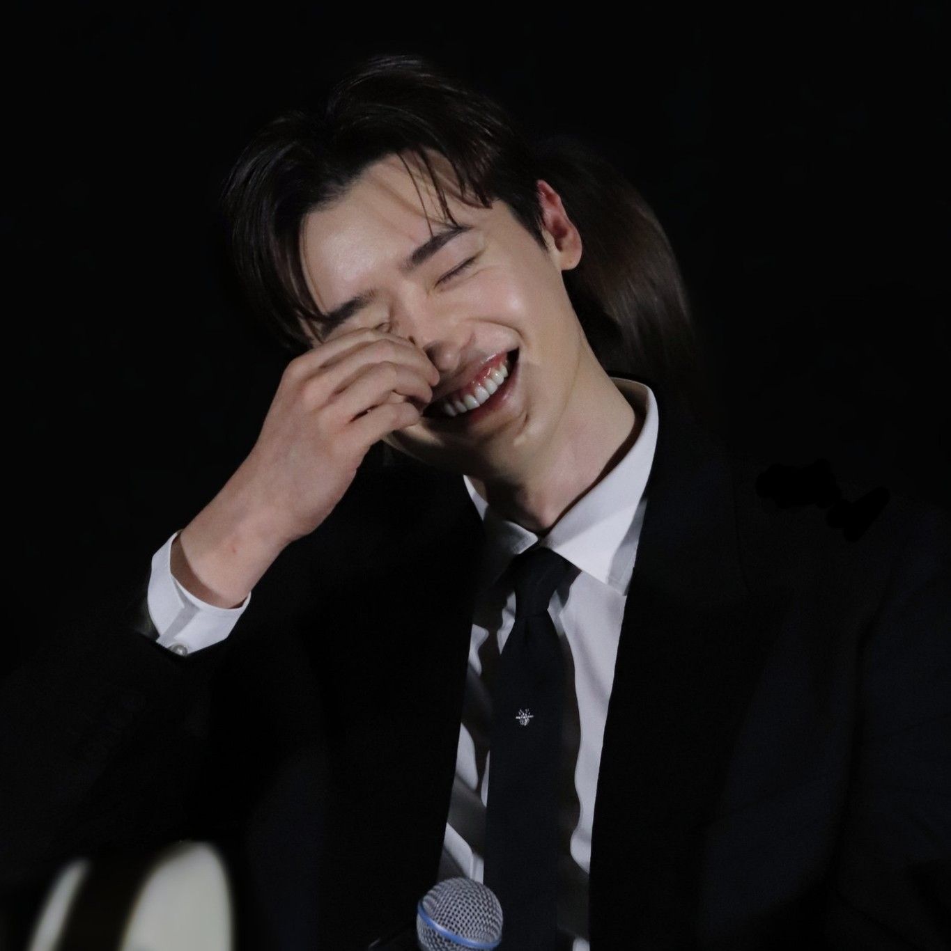 Behind-the-scenes cut of Lee Jongsuk