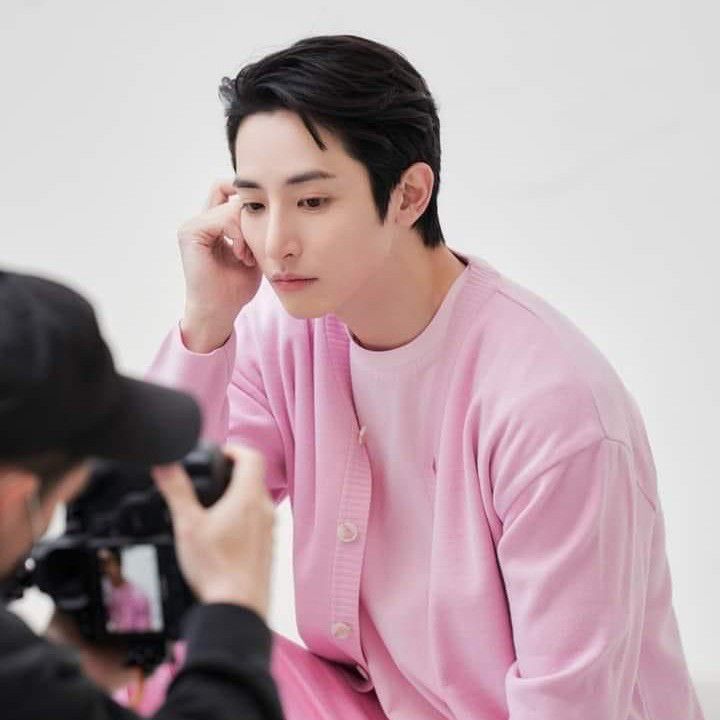 Behind-the-scenes cut of Lee Soohyuk