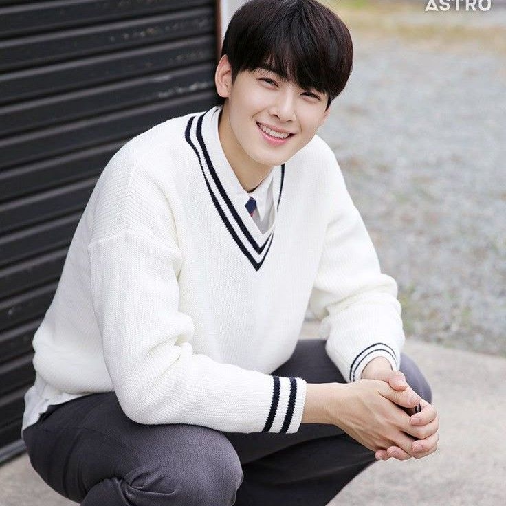 Behind-the-scenes cut of Cha Eunwoo