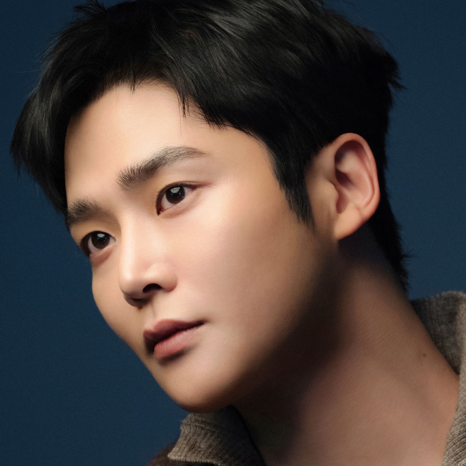 Behind-the-scenes cut of Rowoon