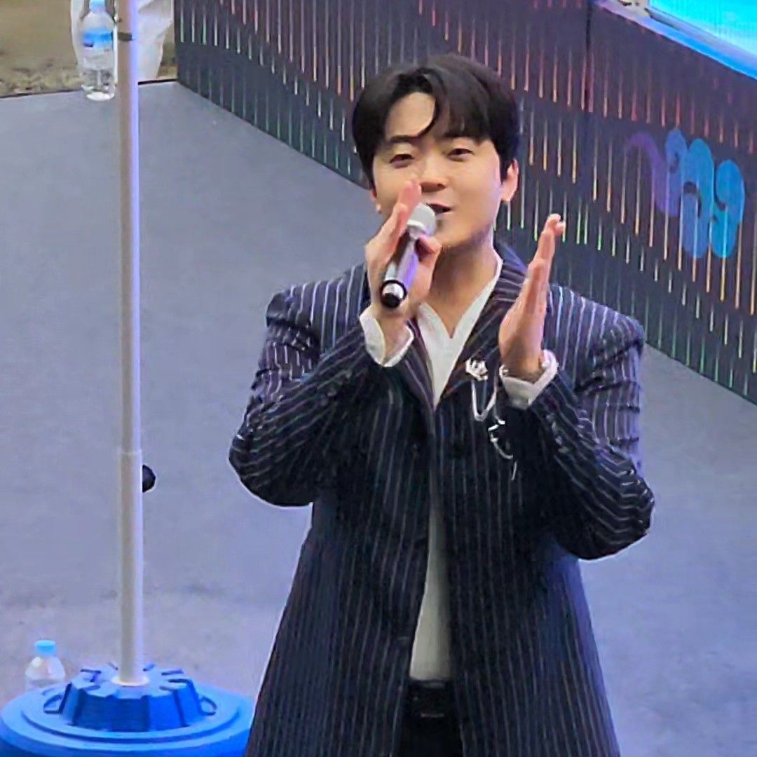 A moment captured by a fan of Park Minsu