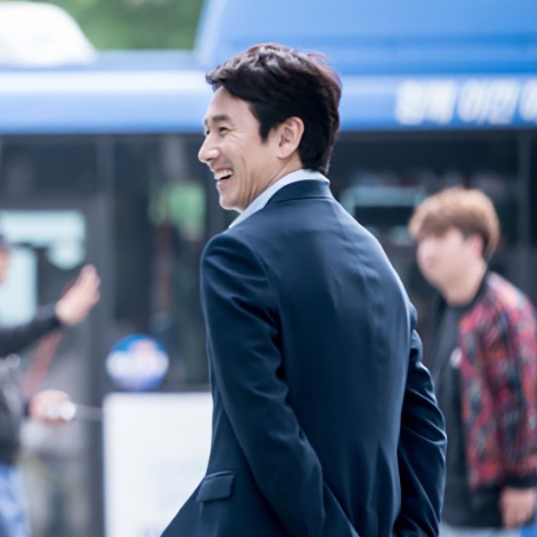 Behind-the-scenes cut of Lee Sunkyun